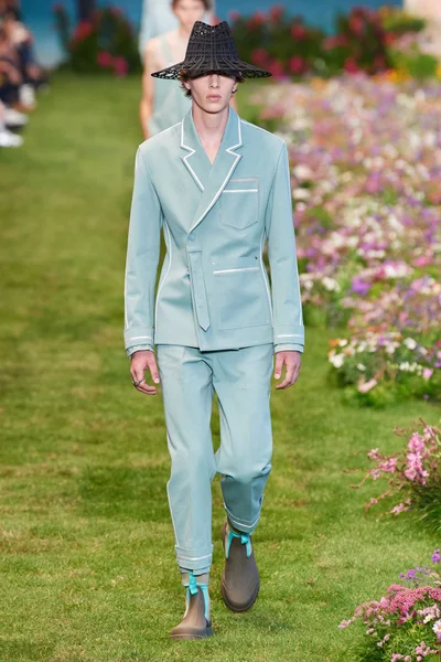 Look 4